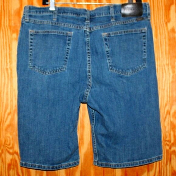 Wrangler Straight Fit Denim Shorts - Size 38 - Picture 2 of 7